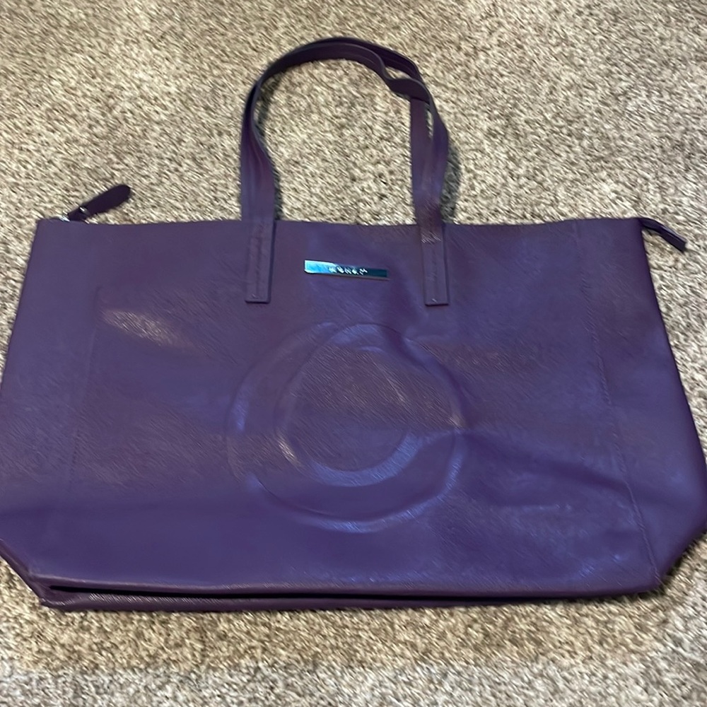 Monat NWOT large zippered tote.